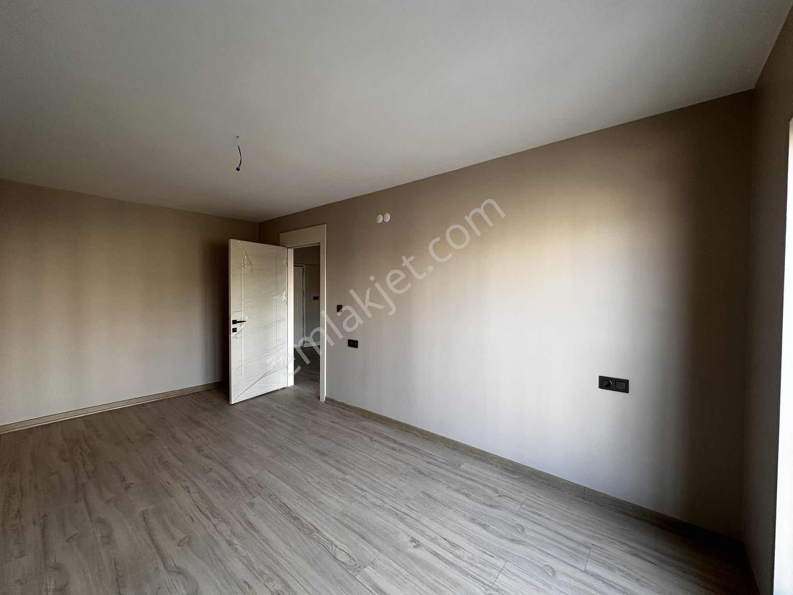 Göksu'da Güvenlikli Site Açık Kapalı Otoparklı Satılık 1+1 Daire - Görsel 16