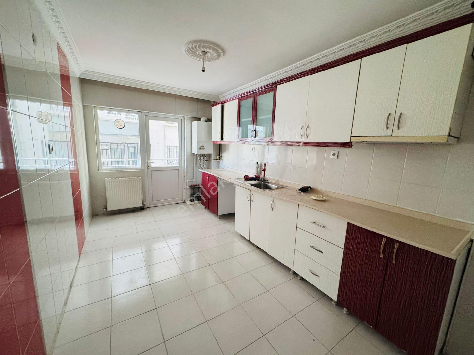 Mamak-ekin Mahallesinde Asansörlü 3+1 Satılık Yüksek Giriş !!