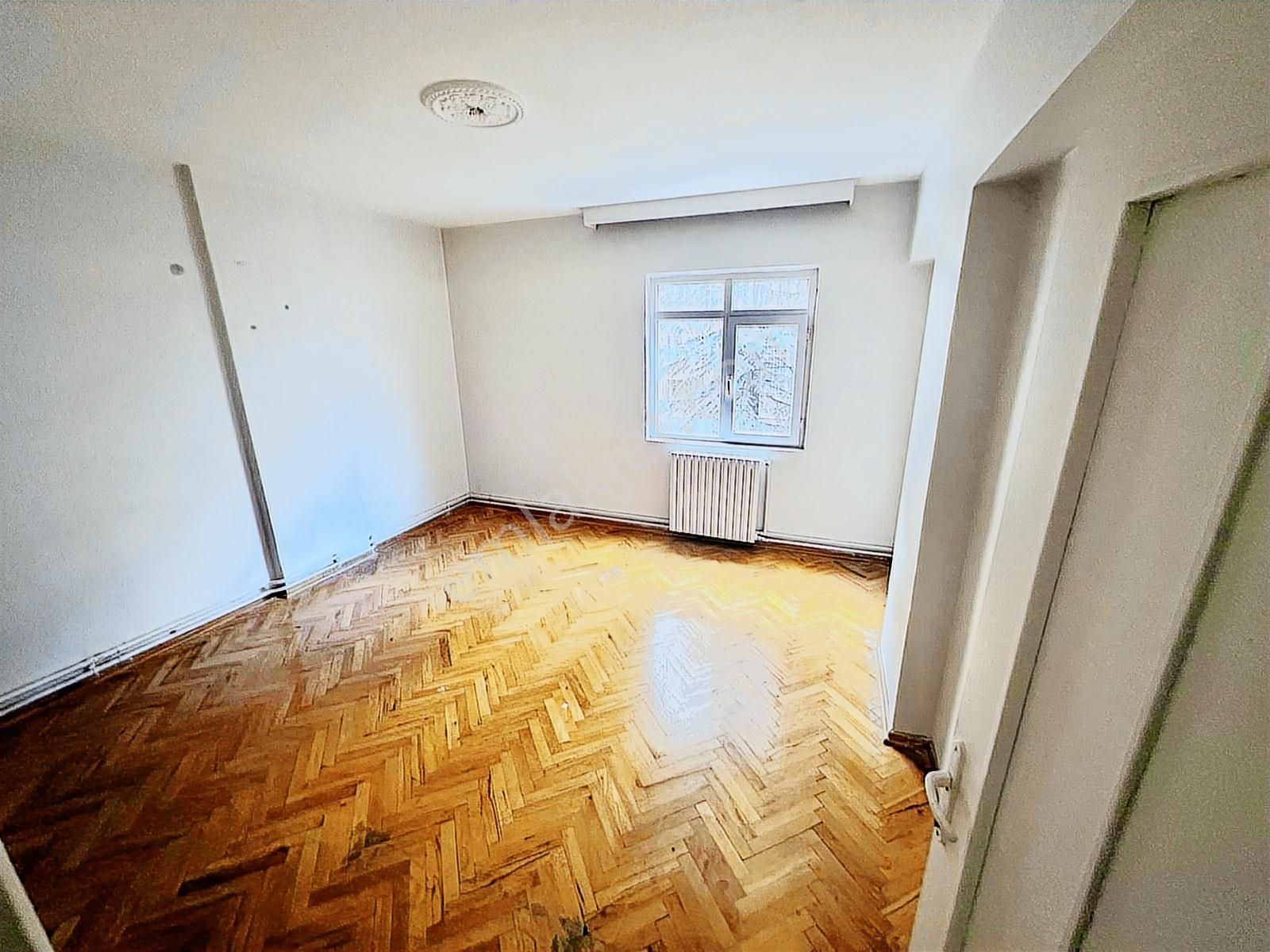 Beşevler Göbekde Metro Yakını 3+1 Orta Kat 130 M2 Kiralık Daire - Görsel 2