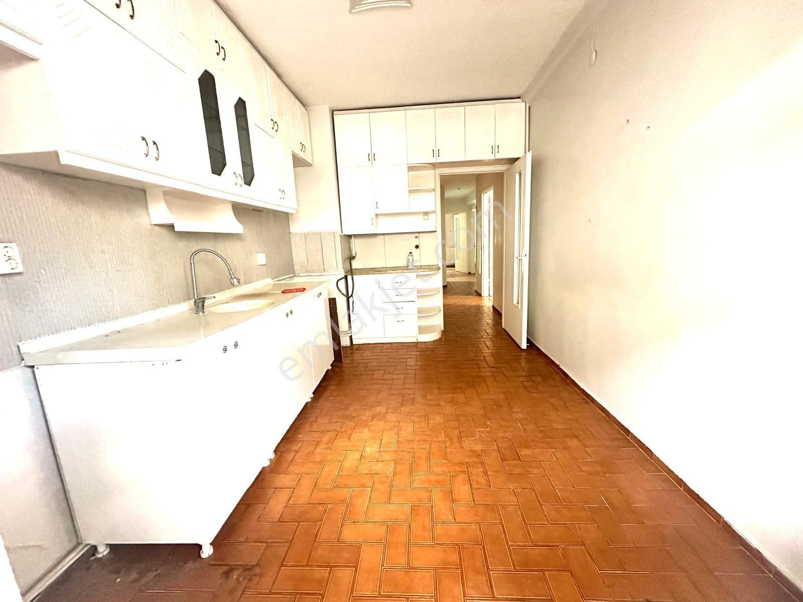 Beşevler Göbekde Metro Yakını 3+1 Orta Kat 130 M2 Kiralık Daire - Görsel 25