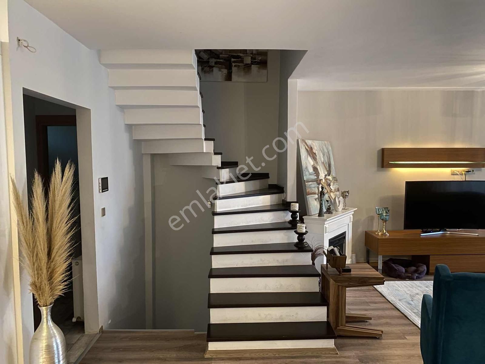 Bahçeşehir Ebruli Evleri'nde 5+2 Lüks Tasarımlı Satılık Villa - Görsel 4