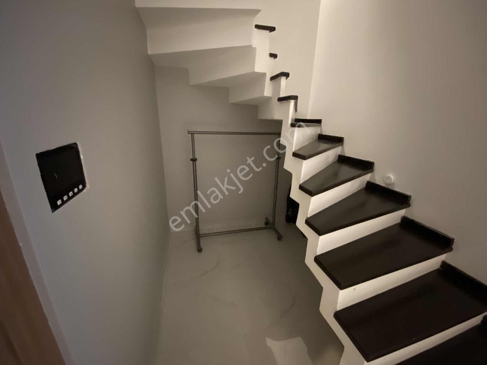 Bahçeşehir Ebruli Evleri'nde 5+2 Lüks Tasarımlı Satılık Villa - Görsel 13