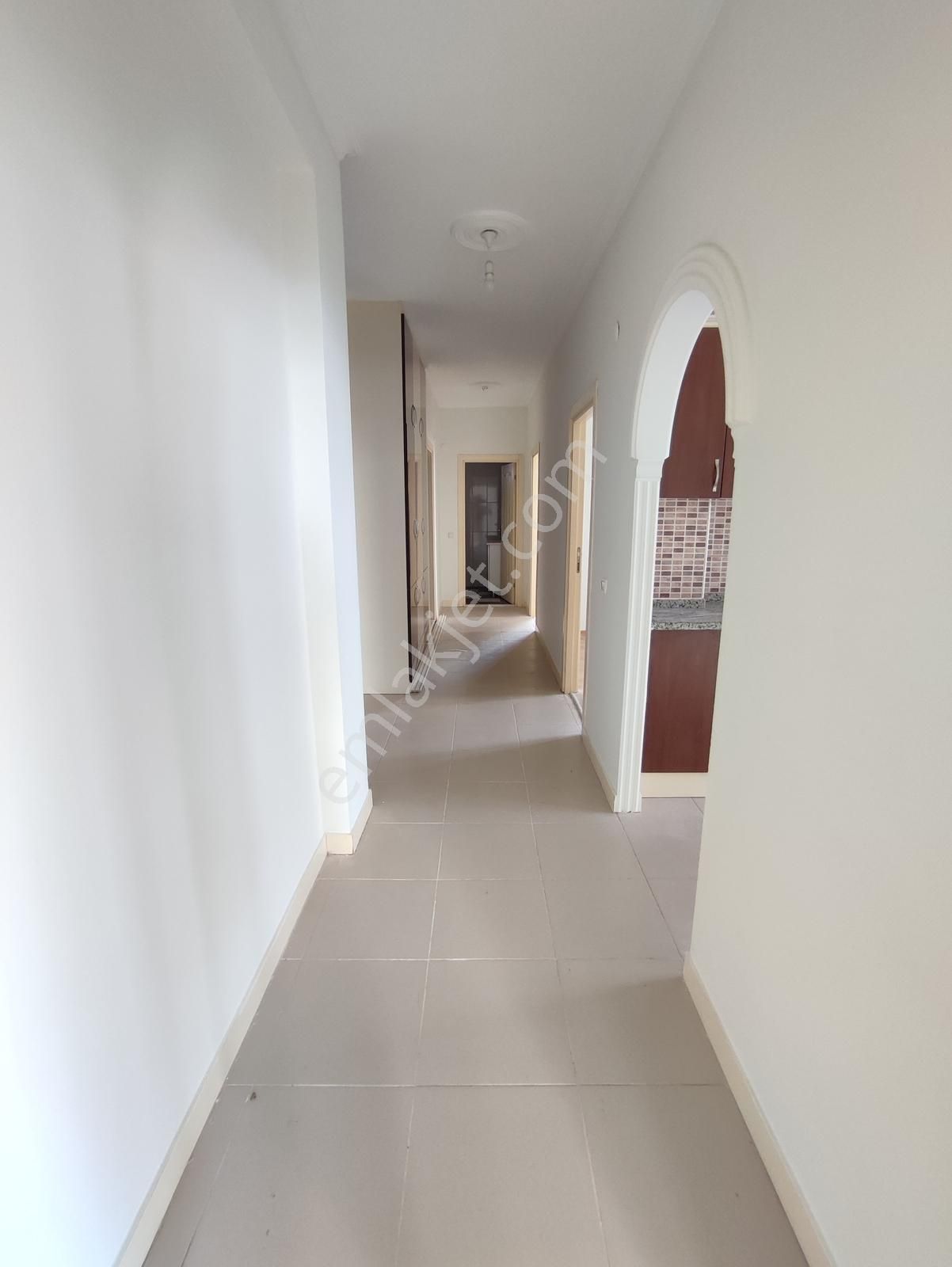 Uncalı' Da Mükemmel Konumda Kapalı Otoparklı Site İçinde Kiralık - Görsel 4