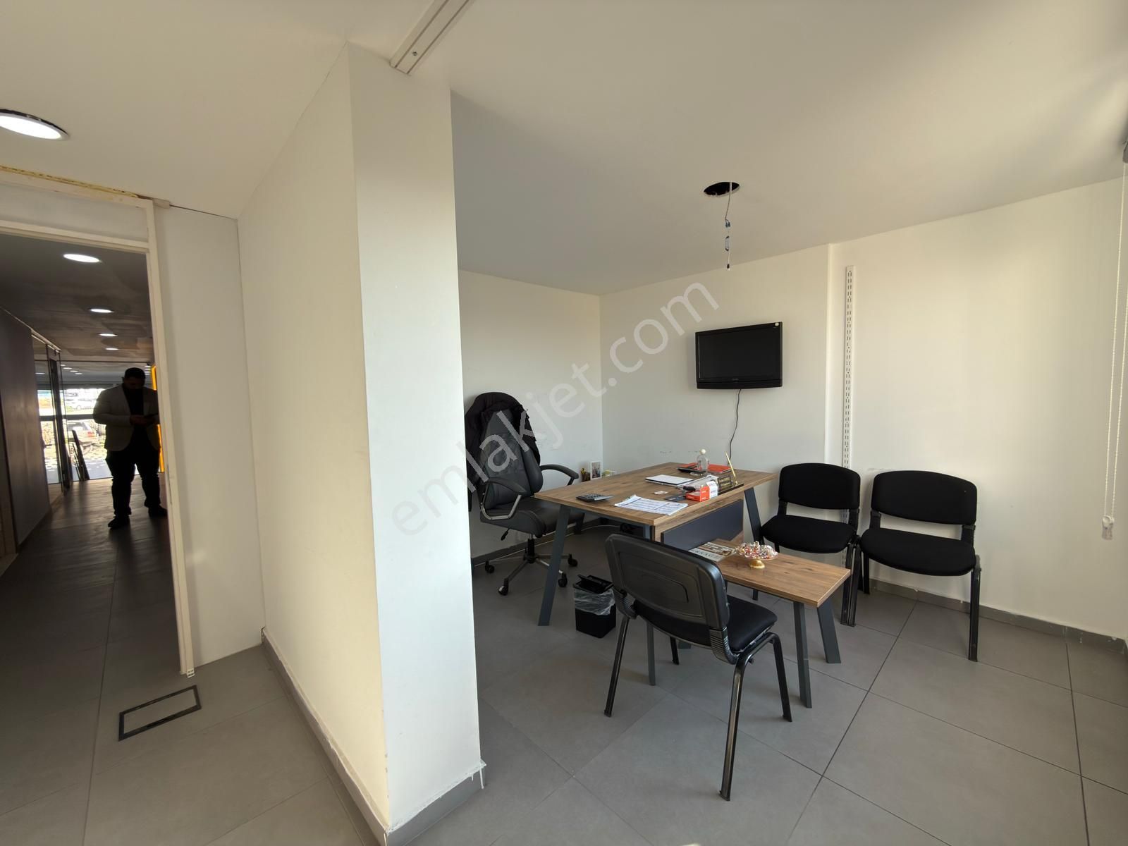 Aclass'dan Kusadasında Satılık İşlek Ana Yol Uzerınde Otoparklı Kıracılı Satılık İş Yeri - Görsel 15