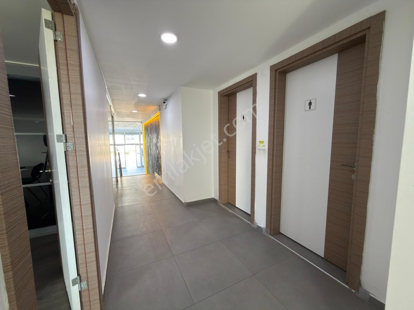 Aclass'dan Kusadasında Satılık İşlek Ana Yol Uzerınde Otoparklı Kıracılı Satılık İş Yeri - Görsel 10