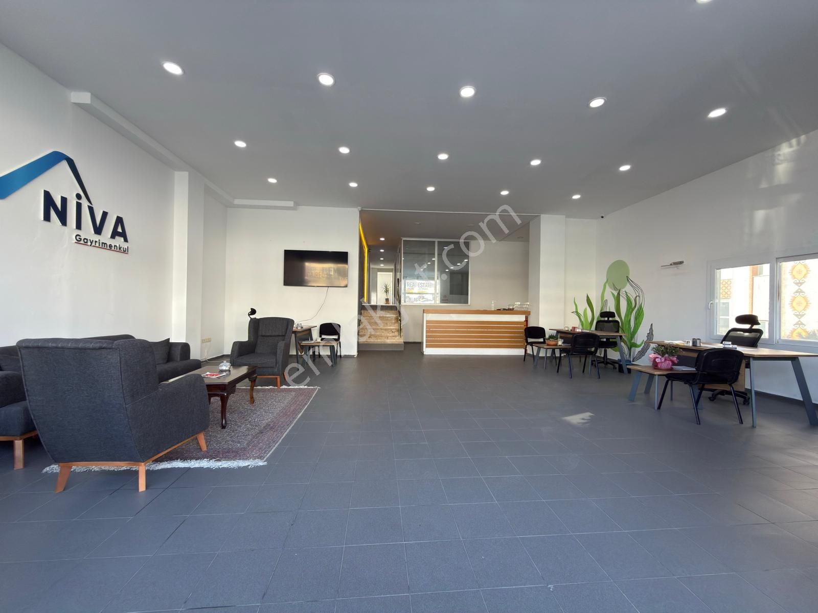 Aclass'dan Kusadasında Satılık İşlek Ana Yol Uzerınde Otoparklı Kıracılı Satılık İş Yeri - Görsel 26