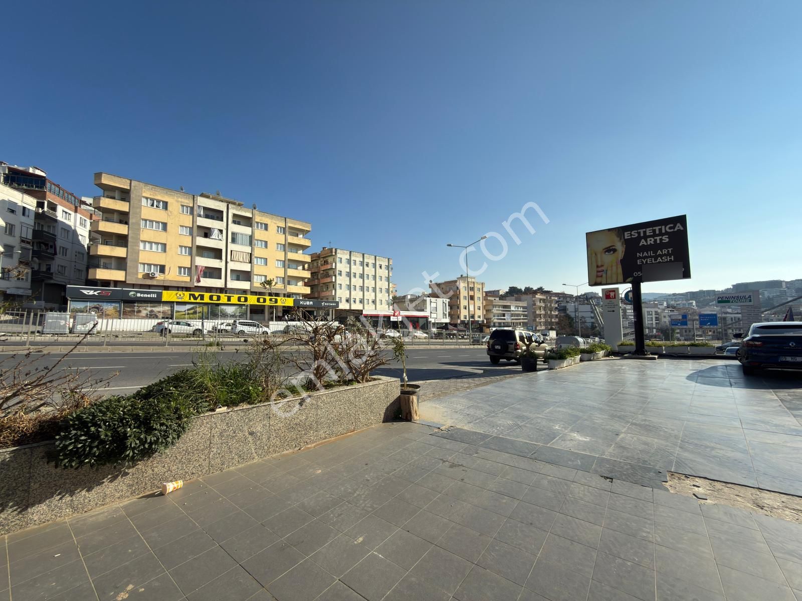 Aclass'dan Kusadasında Satılık İşlek Ana Yol Uzerınde Otoparklı Kıracılı Satılık İş Yeri - Görsel 3