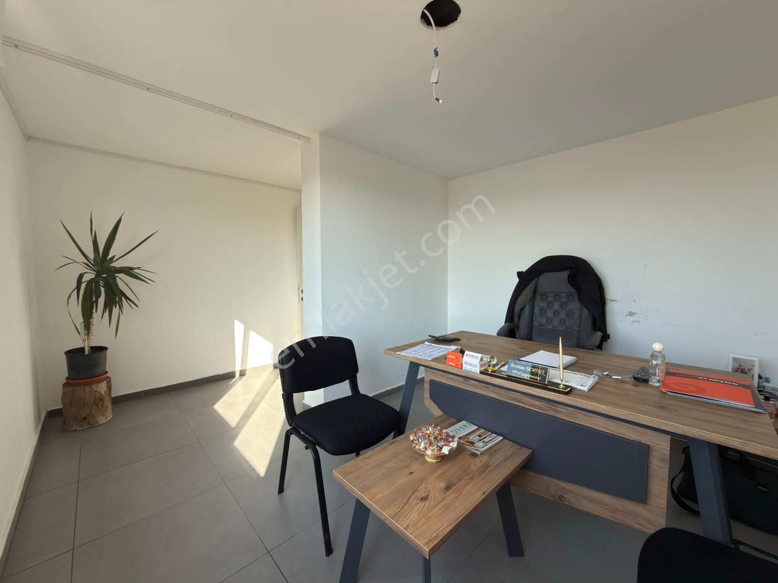 Aclass'dan Kusadasında Satılık İşlek Ana Yol Uzerınde Otoparklı Kıracılı Satılık İş Yeri - Görsel 16