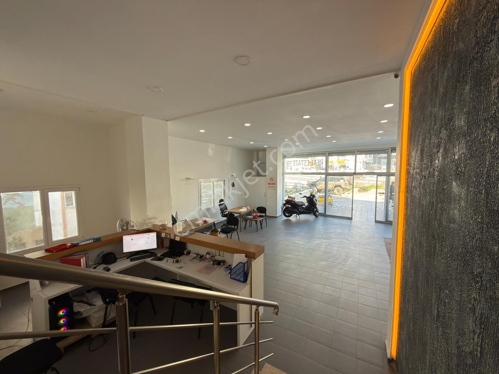 Aclass'dan Kusadasında Satılık İşlek Ana Yol Uzerınde Otoparklı Kıracılı Satılık İş Yeri - Görsel 6