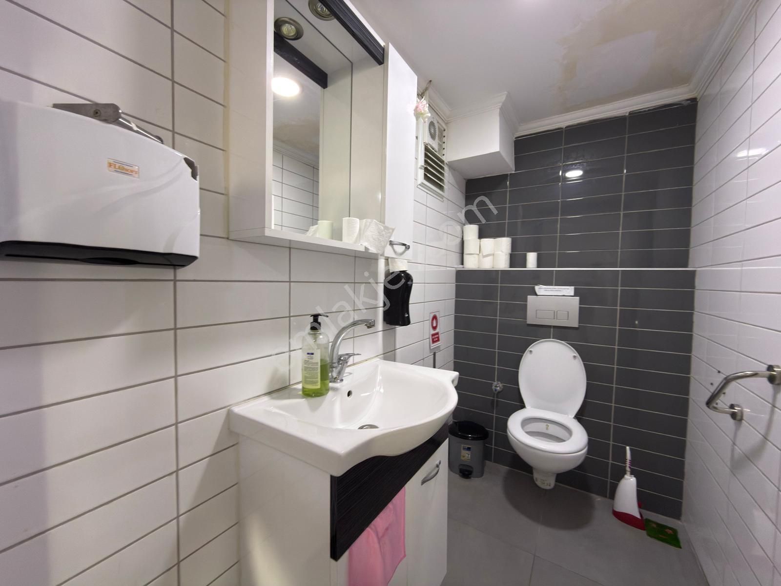 Aclass'dan Kusadasında Satılık İşlek Ana Yol Uzerınde Otoparklı Kıracılı Satılık İş Yeri - Görsel 12