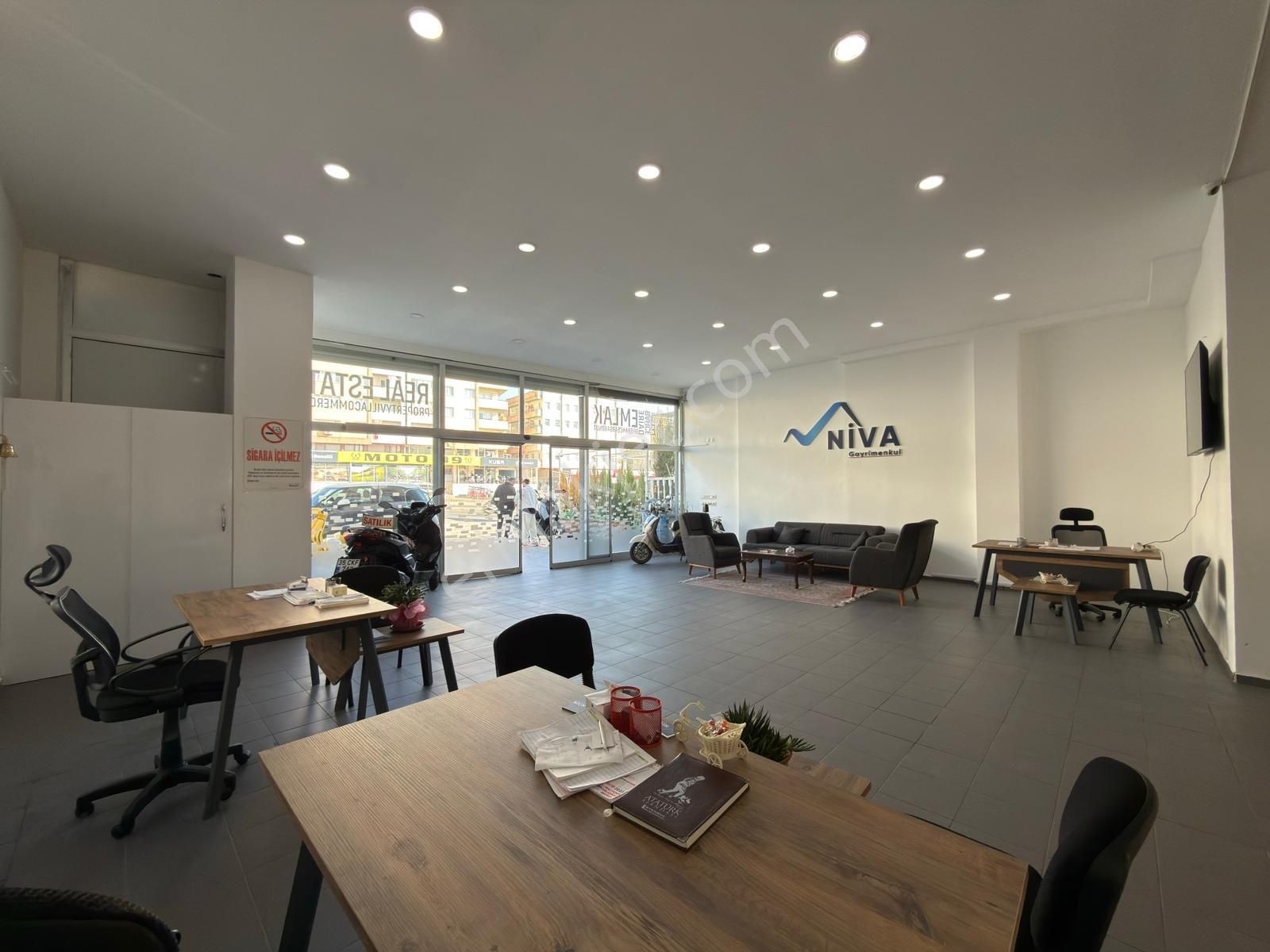 Aclass'dan Kusadasında Satılık İşlek Ana Yol Uzerınde Otoparklı Kıracılı Satılık İş Yeri - Görsel 28