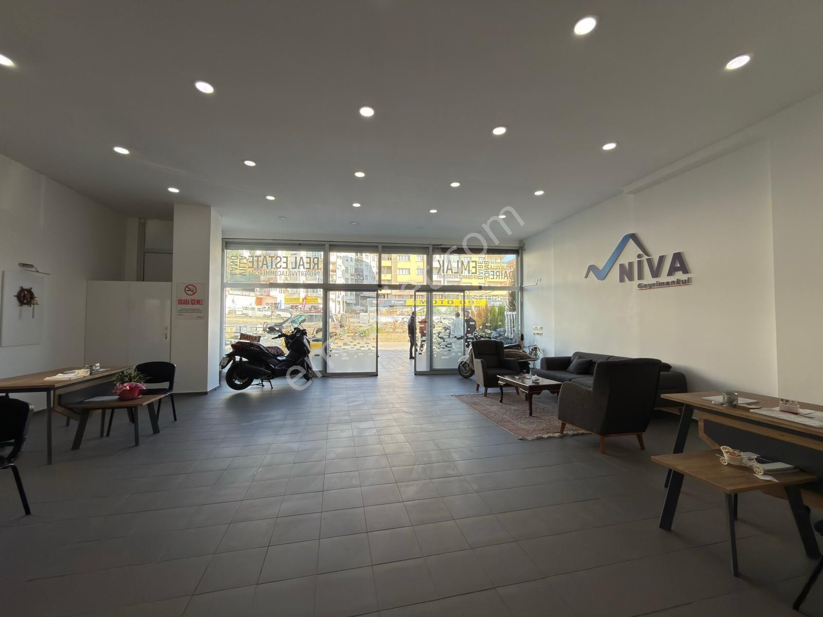 Aclass'dan Kusadasında Satılık İşlek Ana Yol Uzerınde Otoparklı Kıracılı Satılık İş Yeri - Görsel 5