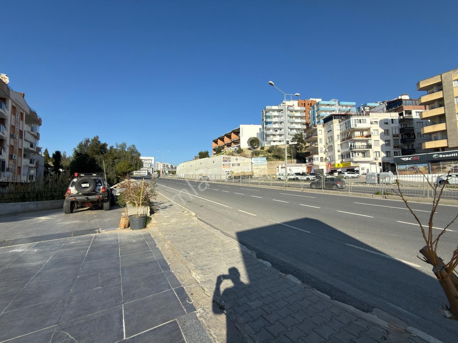 Aclass'dan Kusadasında Satılık İşlek Ana Yol Uzerınde Otoparklı Kıracılı Satılık İş Yeri - Görsel 2
