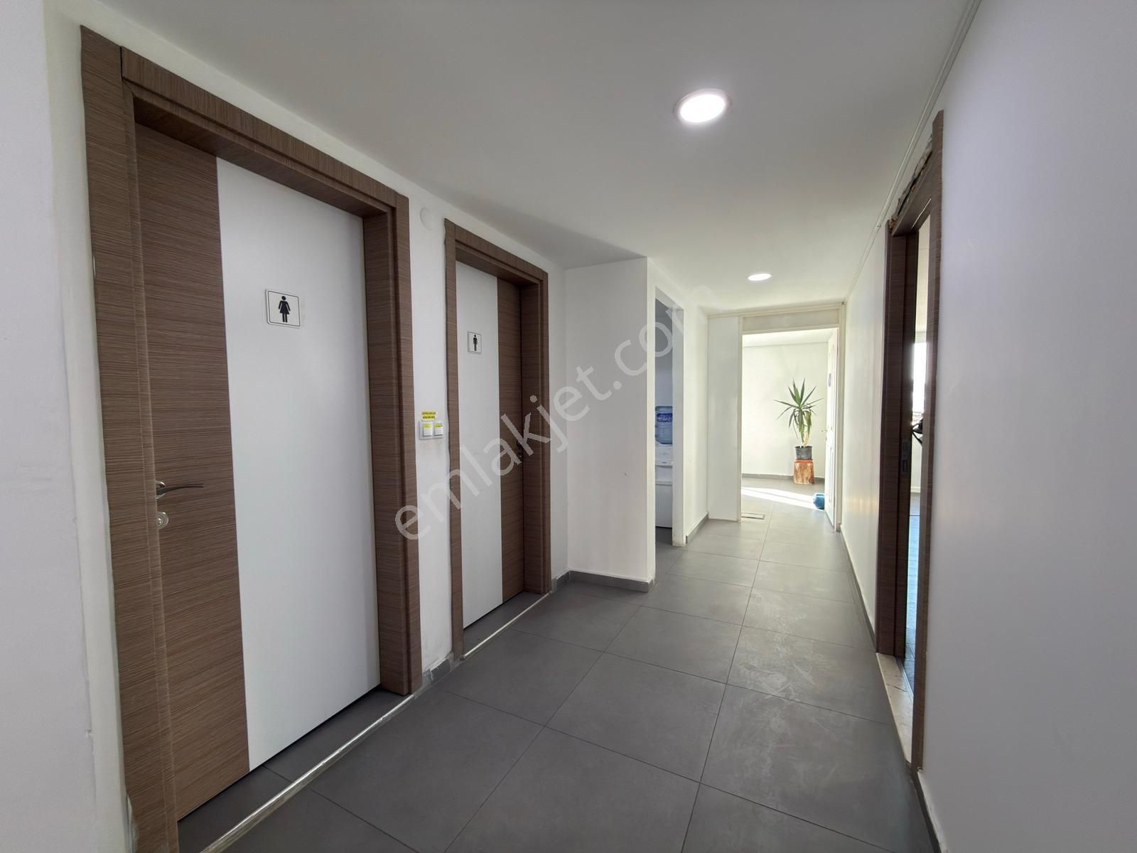 Aclass'dan Kusadasında Satılık İşlek Ana Yol Uzerınde Otoparklı Kıracılı Satılık İş Yeri - Görsel 9