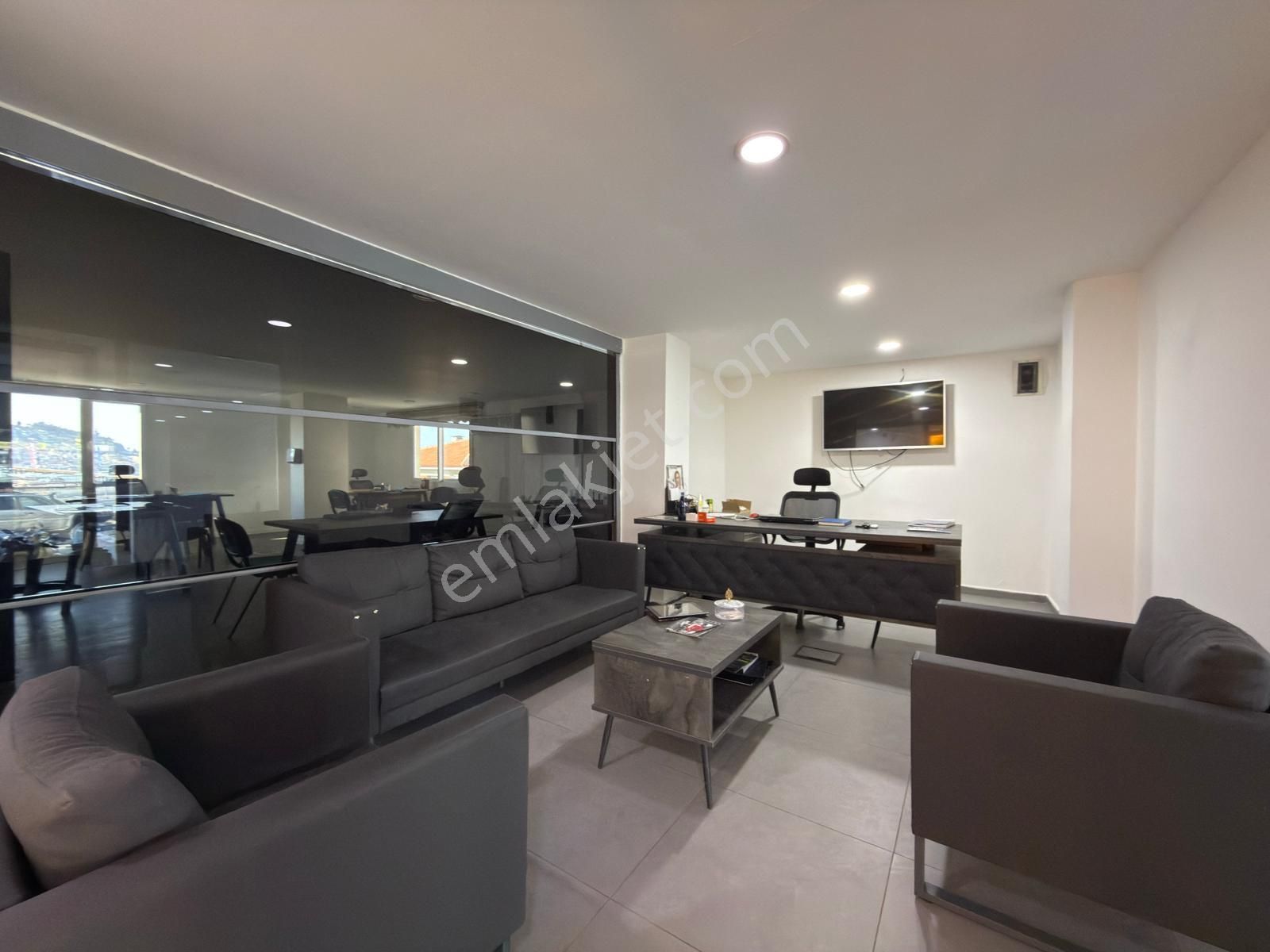 Aclass'dan Kusadasında Satılık İşlek Ana Yol Uzerınde Otoparklı Kıracılı Satılık İş Yeri - Görsel 24