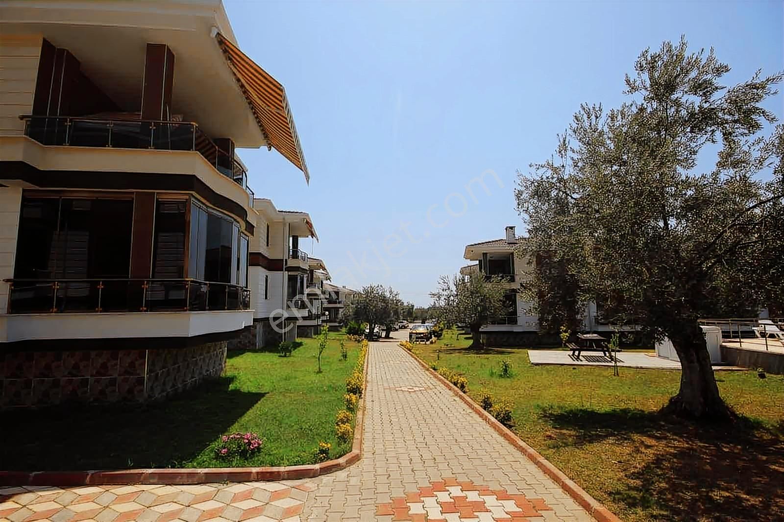 Altınoluk'ta Havuzlu Sitede 2+1 Modern Daire Erim Gayrimenkul - Görsel 5