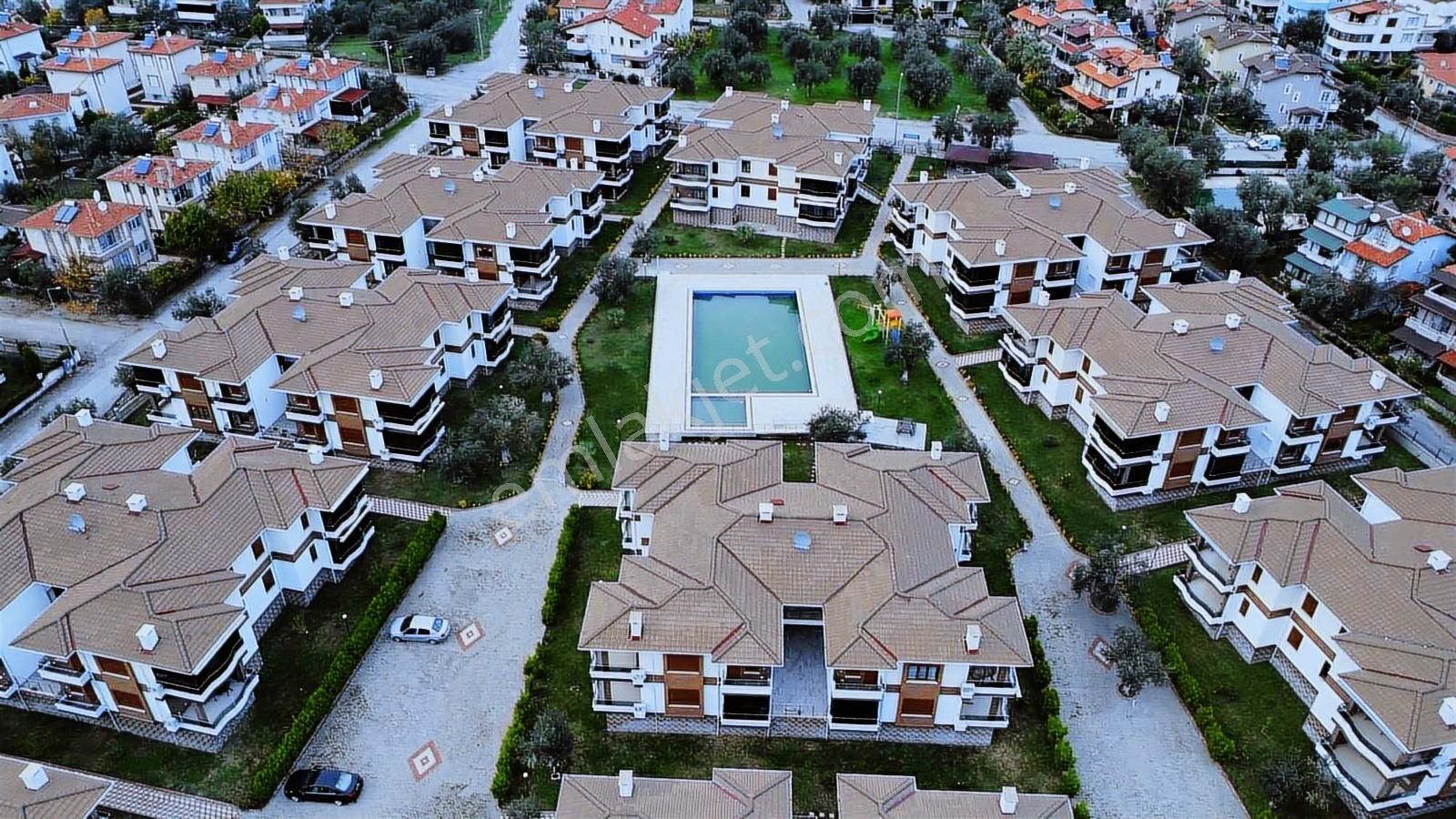 Altınoluk'ta Havuzlu Sitede 2+1 Modern Daire Erim Gayrimenkul