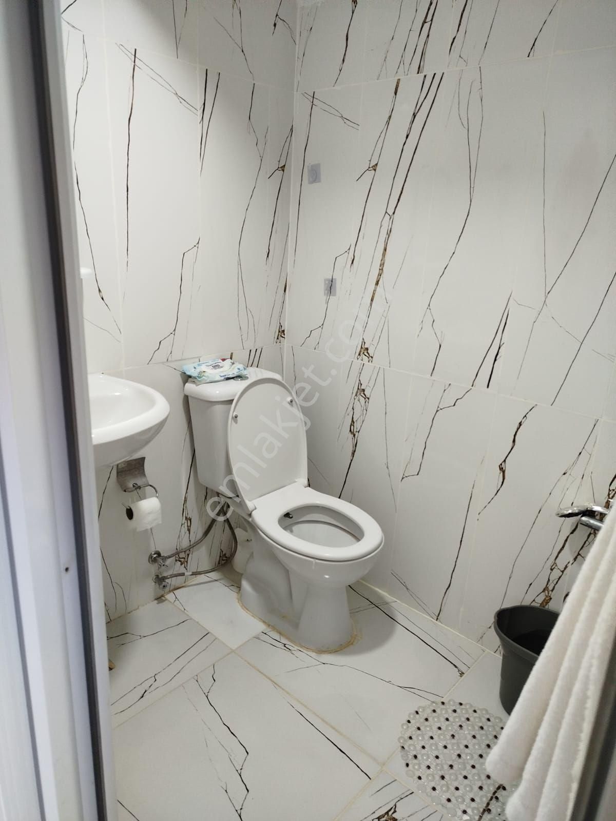 Güneyden Metroya 13 Dakika Yürüme 1+0.27m2 Stüdyo Eşyalı Daire - Görsel 4
