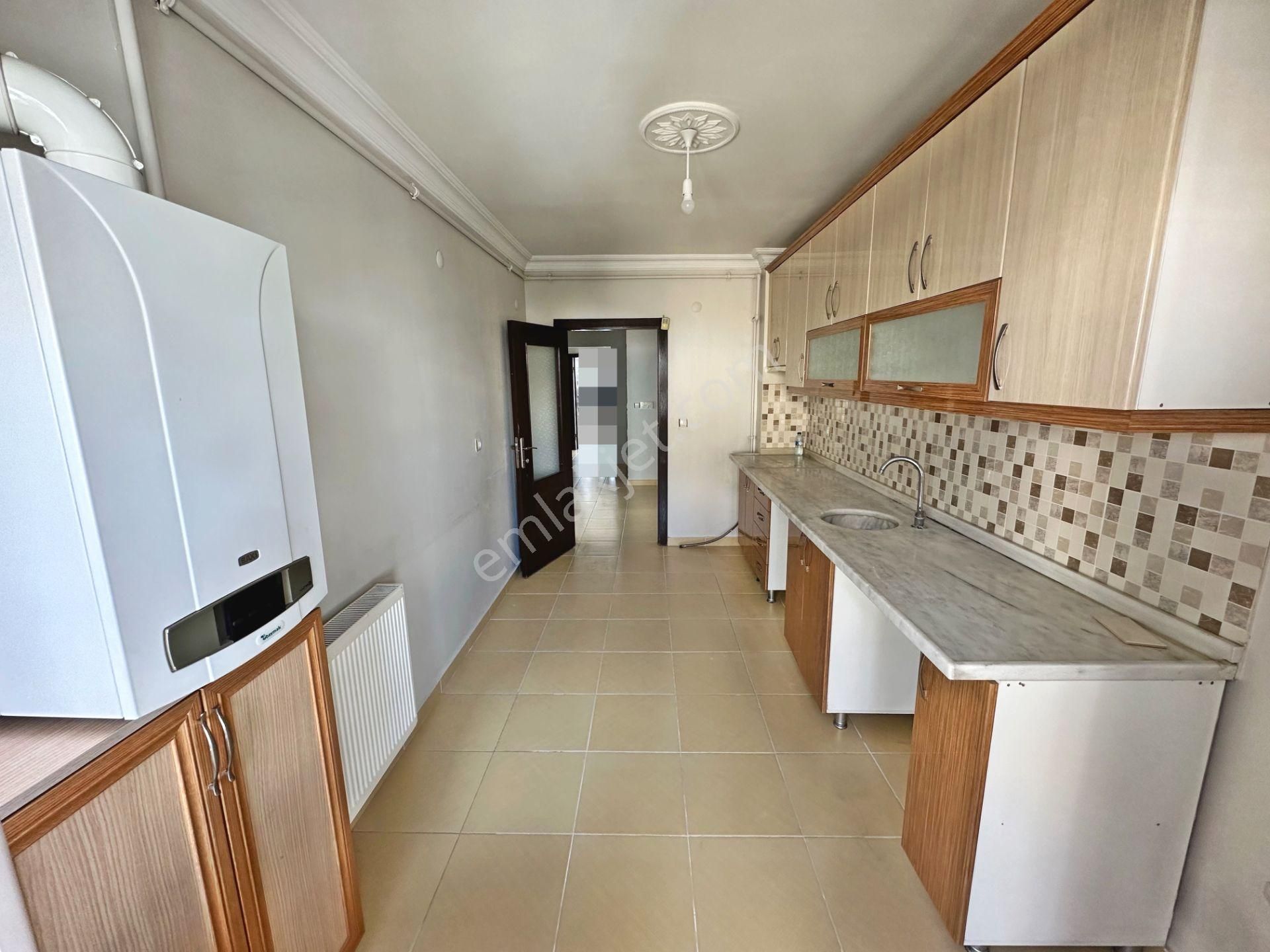 30 Ağustos Okul Yakınında Katta Asansörlü Yapılı 3+1 Satılık Daire - Görsel 4