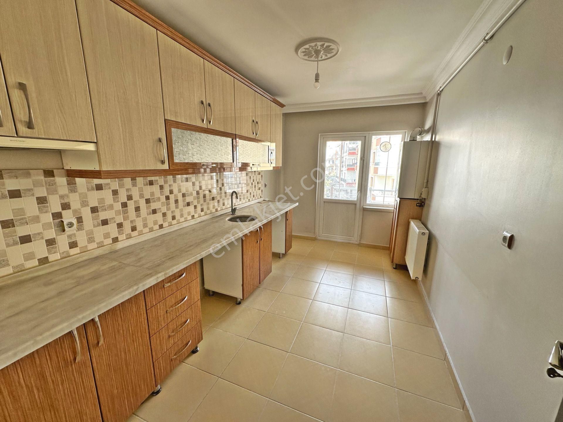 30 Ağustos Okul Yakınında Katta Asansörlü Yapılı 3+1 Satılık Daire