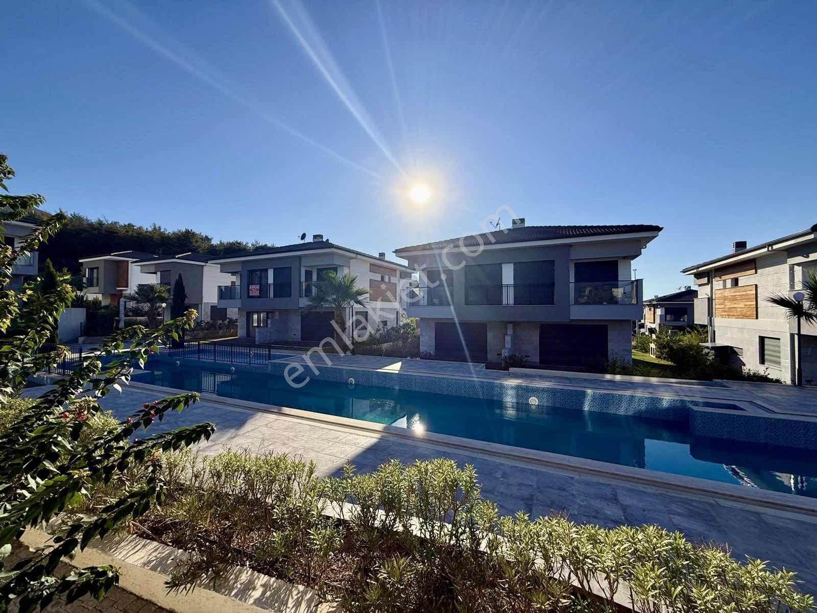 Ev-kur Emlaktan Güzelçamlı'da Denize 650 Mt Satılık 3+1 Villa