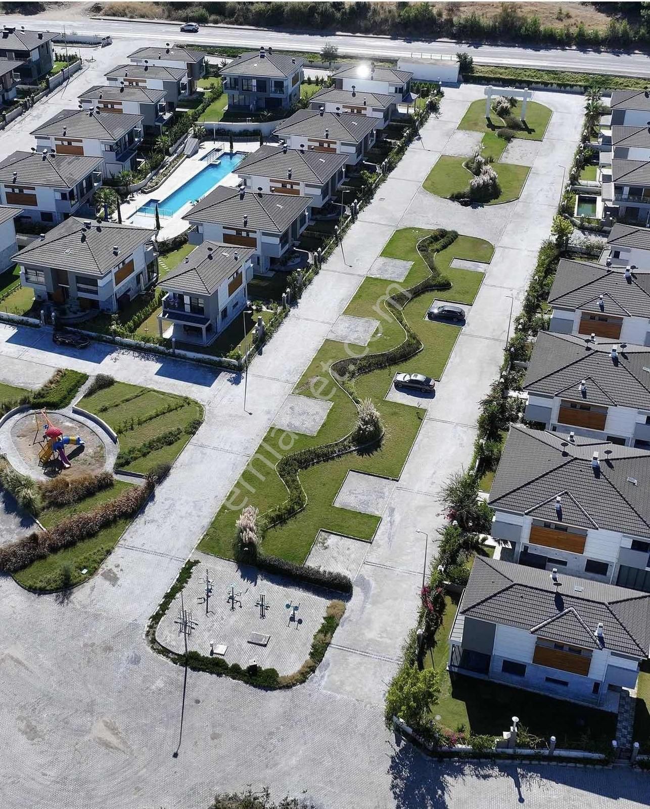 Ev-kur Emlaktan Güzelçamlı'da Denize 650 Mt Satılık 3+1 Villa - Görsel 3