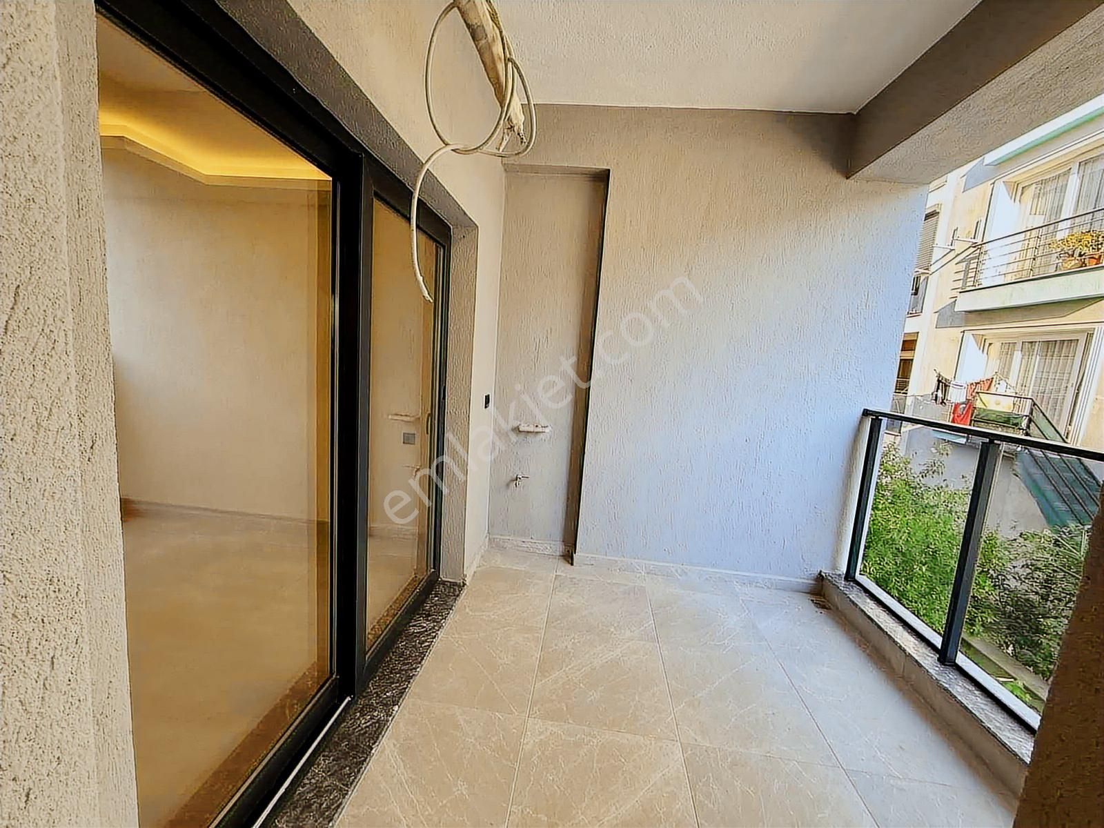 Kuşadası Davutlar'da Ara Kat 90 M2 Tasarım Harikası 2+1 Daire - Görsel 3