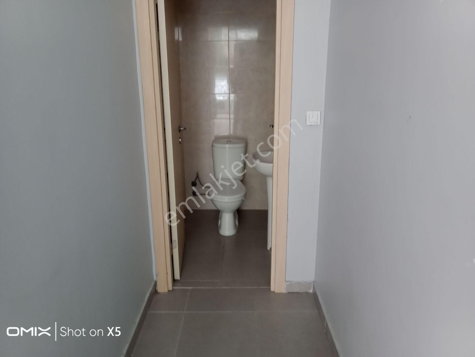 Pendik Çamçeşme Mahallesi'nde Kombili 100m2 Düz Giriş Dükkan - Görsel 10