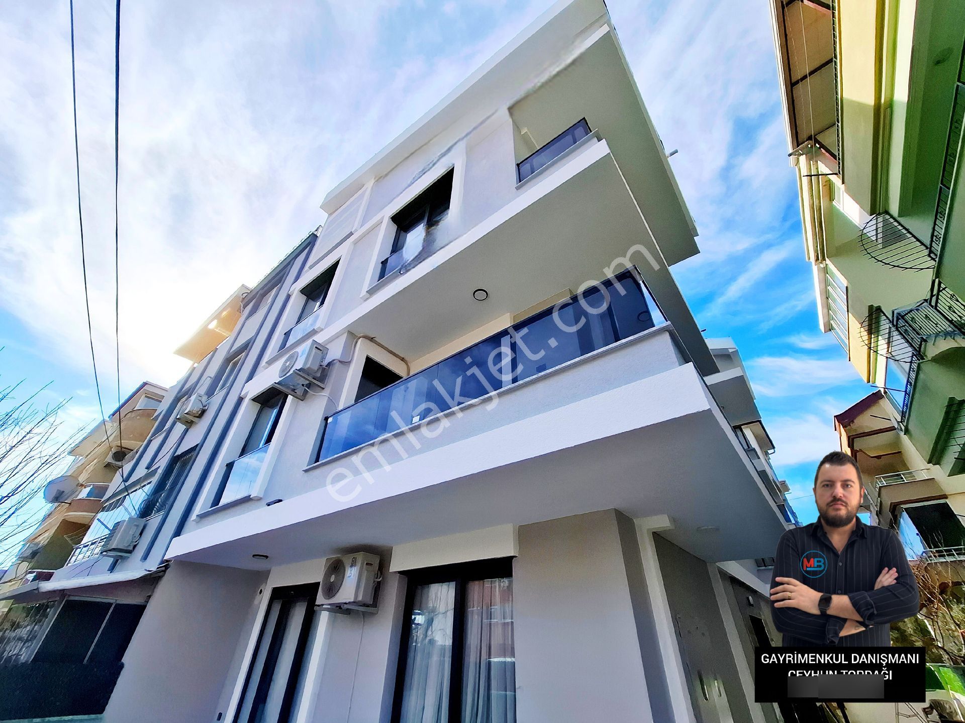 Didim'de Satılık 1+1 Ön Cephe Sıfır Orta Kat Asansörlü Daire !