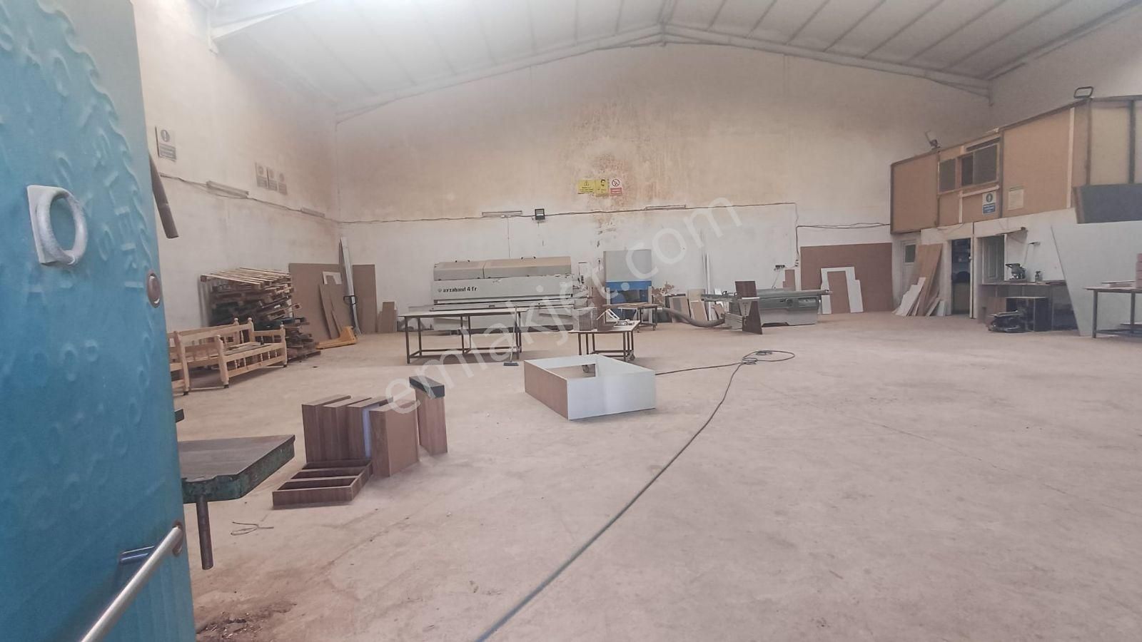 Mobilyacılar Sitesinde Satılık Dükkan - Görsel 4