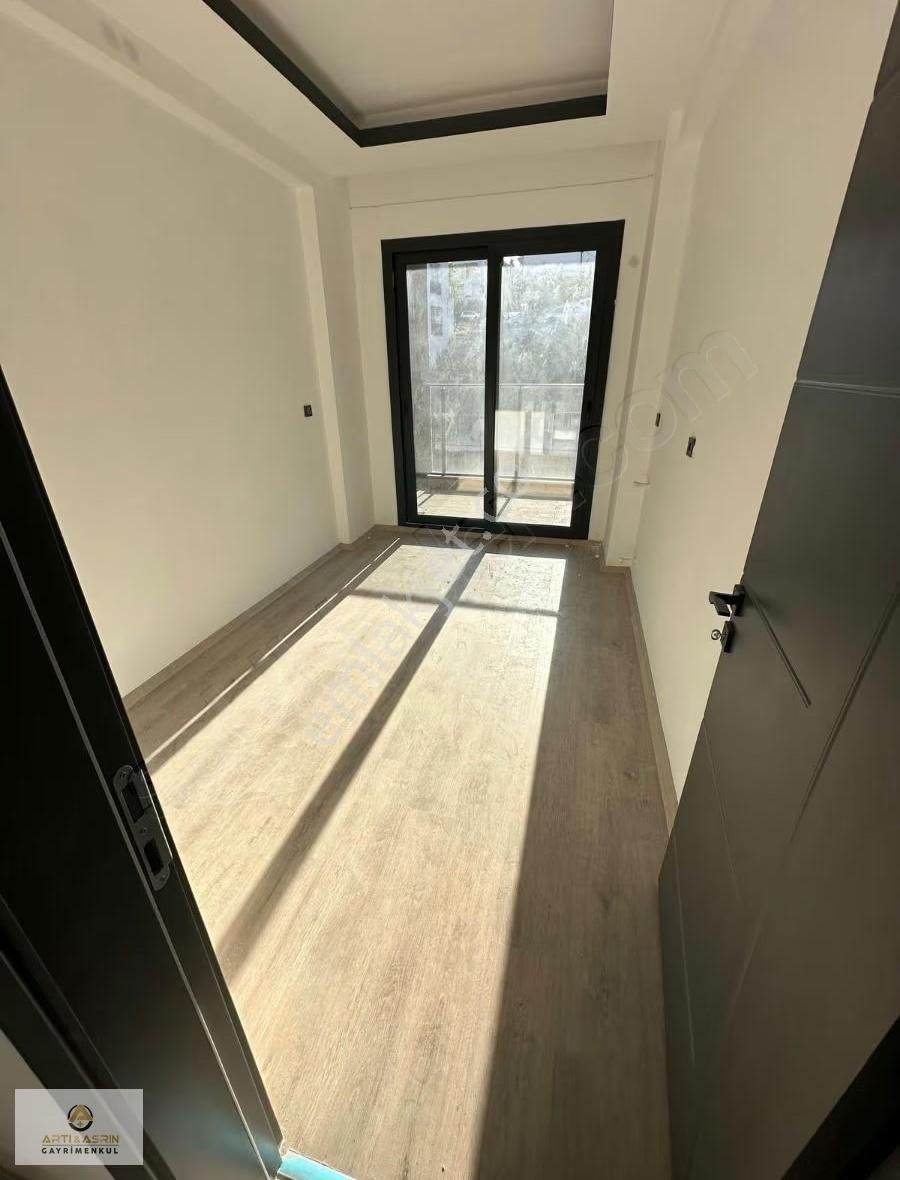 2+1 Kuşadası Merkez'de Satılık Daire - Görsel 2