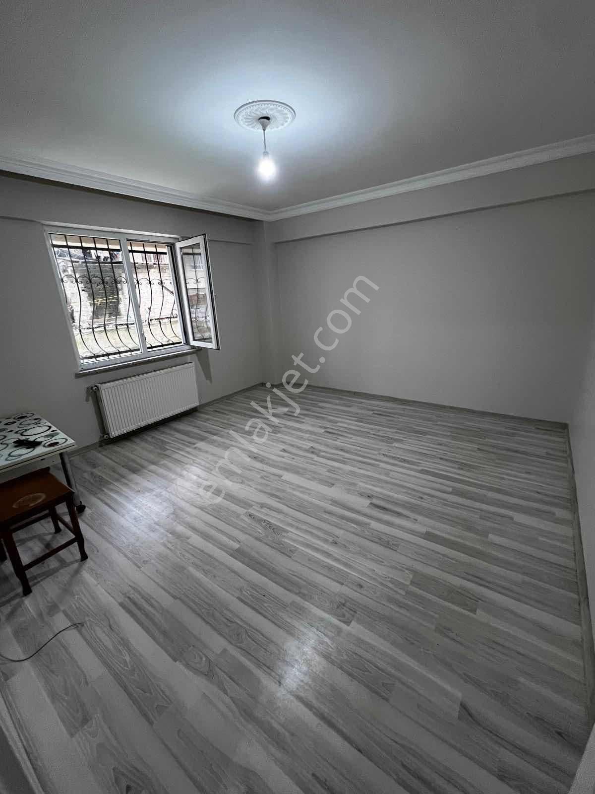 Aktaş Gayrimenkul'den 1+1 Ayrı Mutfak Ayrı Wc Geniş Bahçeli