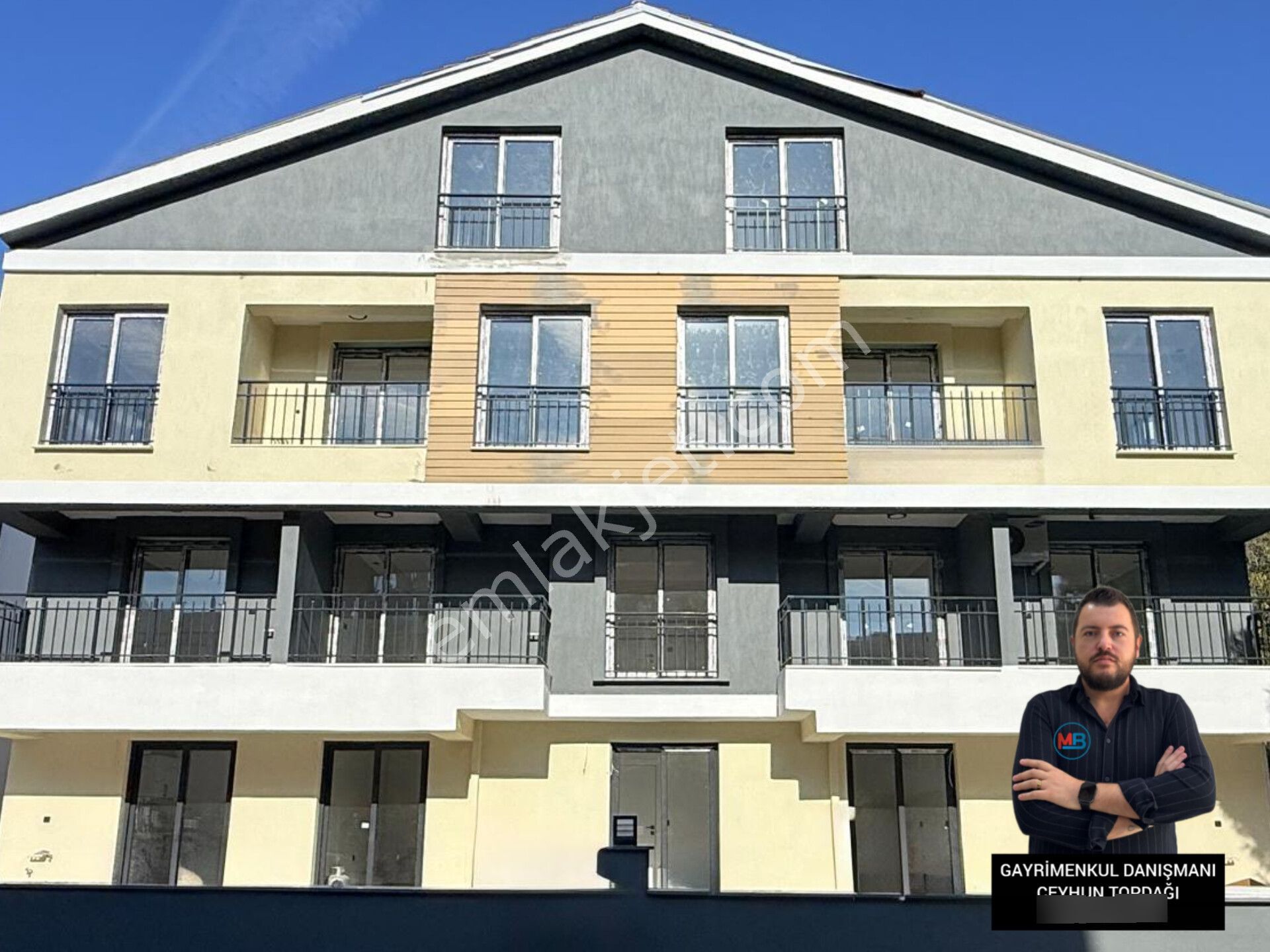 Didim'de Satılık 2+1 Sıfır Orta Kat Ön Cephe Çarşıya Yakın Konumda Daire !