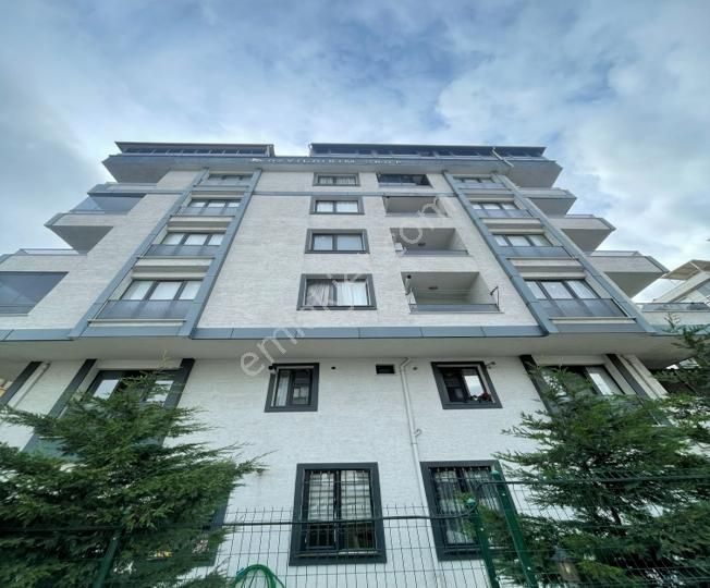 Beylikdüzü'nde Ana Caddeye Yakın Emsalsiz Daire !!!