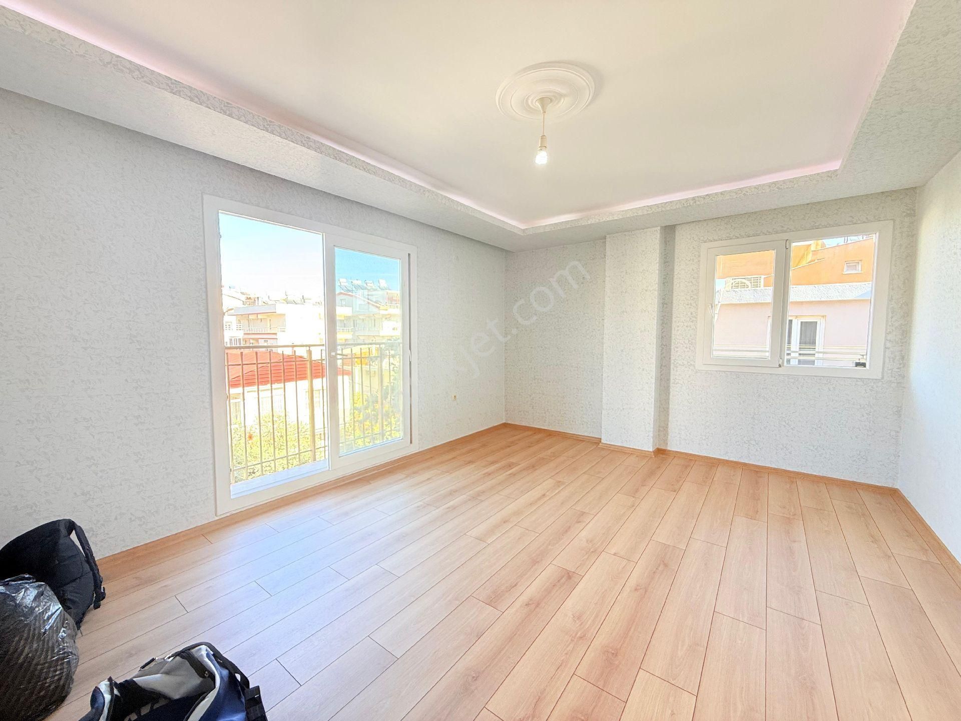 Didim'de Satılık 2+1 Ayrı Mutfak Orta Kat Ön Cephe Merkeze Yakın Konumda Daire ! - Görsel 14