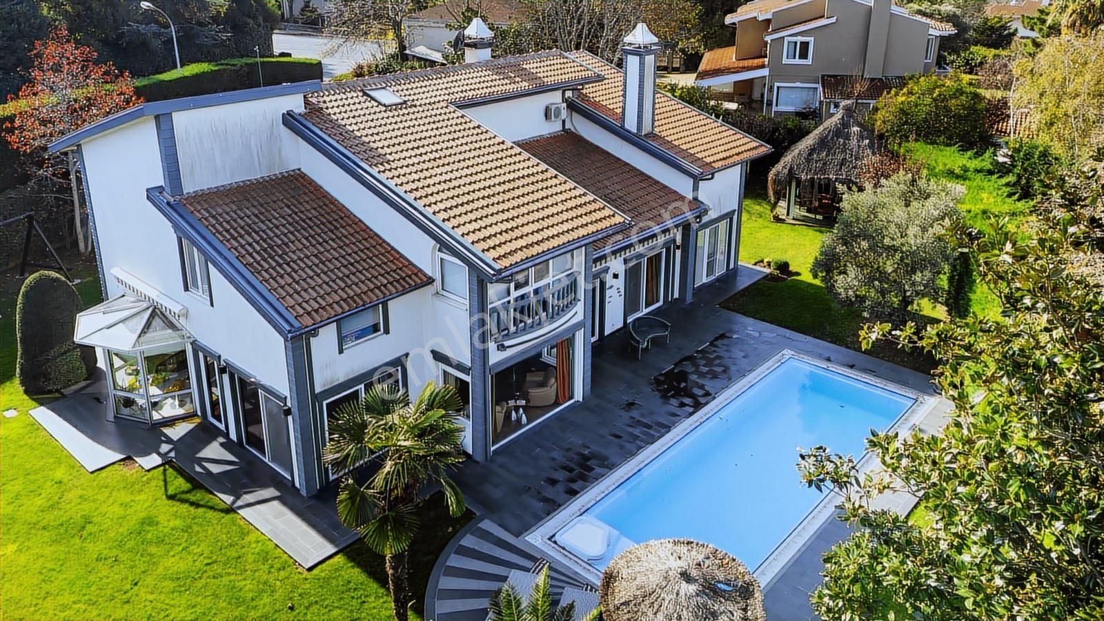 Alkent 2000 Sitesinde Havuzlu Geniş Bahçeli Lüks Villa