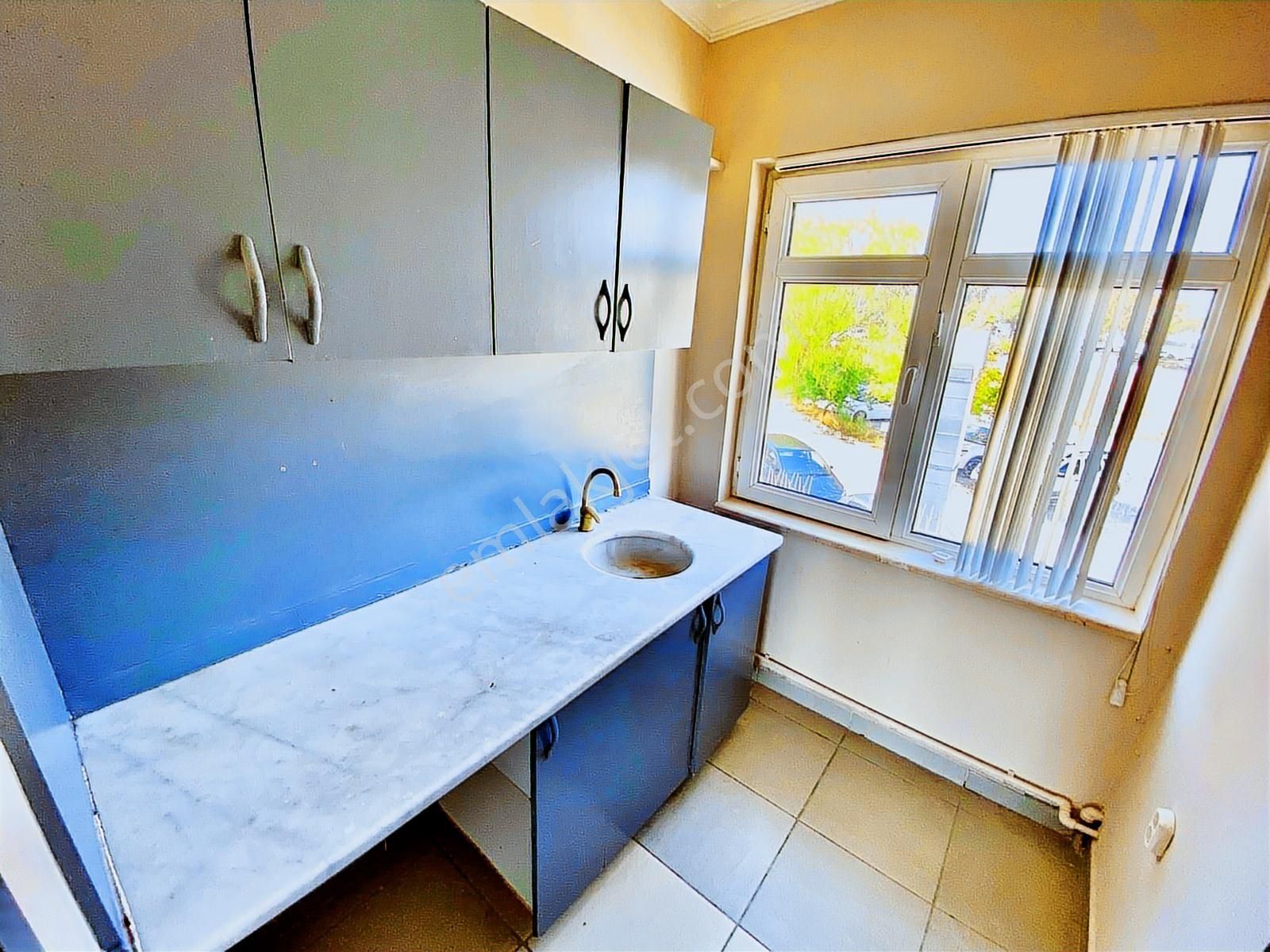 Yaşamkent'te Ana Cadde Cepheli 100 M2 Kiralık İşyeri.. - Görsel 7