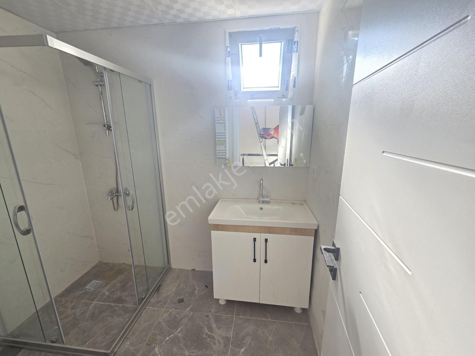 Yenifoça'da Ön Cephe Müstakil Bahçeli 4+1 Sıfır Tripleks Villa - Görsel 30