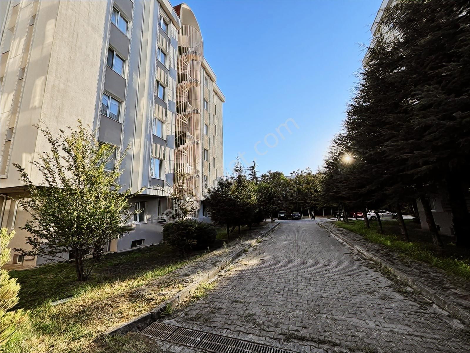 Acil Satılık Çekmeköy Havas Evleri'nde Geniş 3+1 Daire - Görsel 2