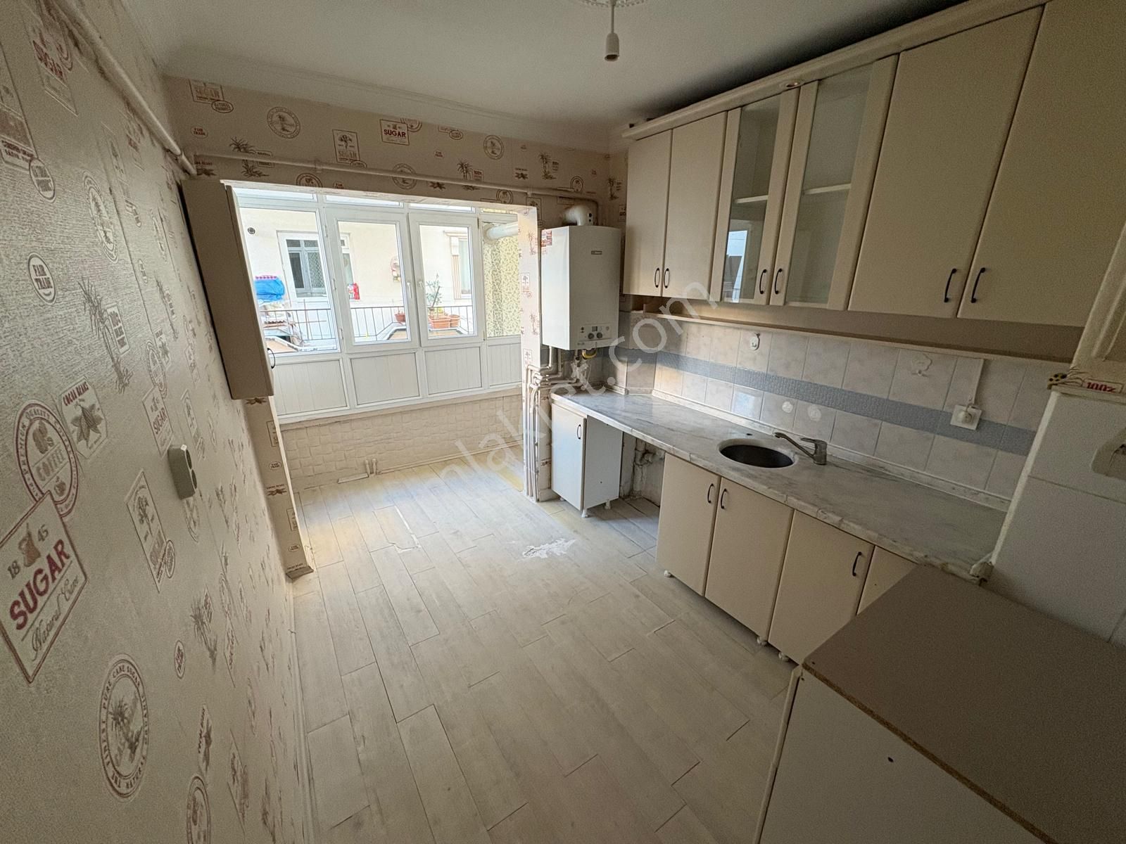 Sym'den M.çakmak Mh Ara Katta Ebeveny Banyo Yapılı 3+1daire!!