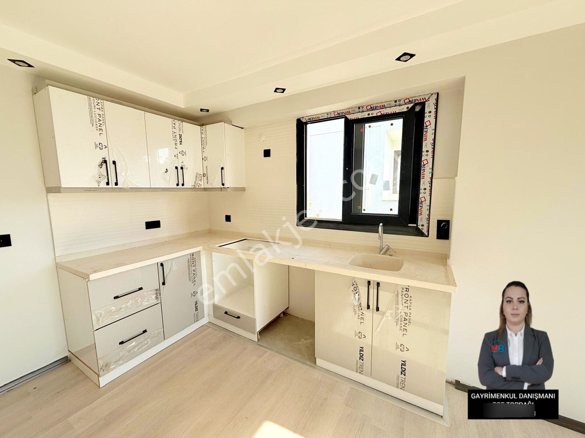 Didim'de Satılık 2+1 Sıfır Orta Kat Ön Cephe Çarşıya Yakın Konumda Daire ! - Görsel 12