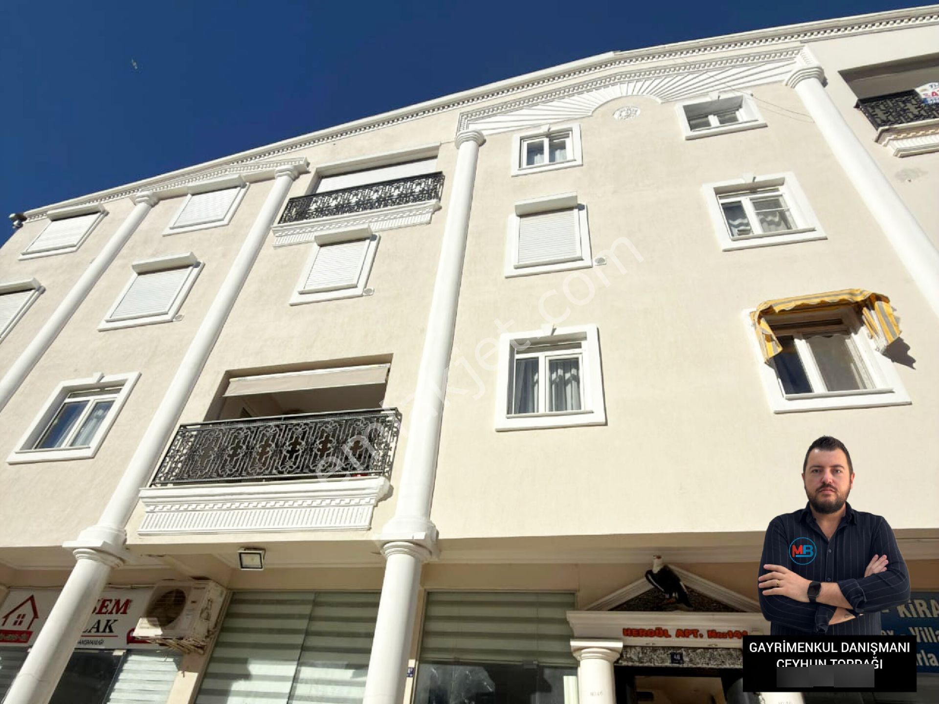 Didim Altınkum'da Satılık 2+1 Ayrı Mutfak Daire Havuzlu Ve Denize 150 Metre Mesafede !