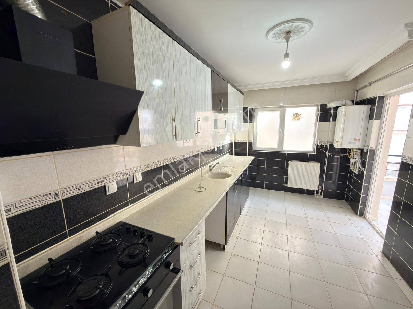 Ufuktepe Karakol Yakını Katta Teras Balkonlu 2+1 Kiralık Daire - Görsel 2