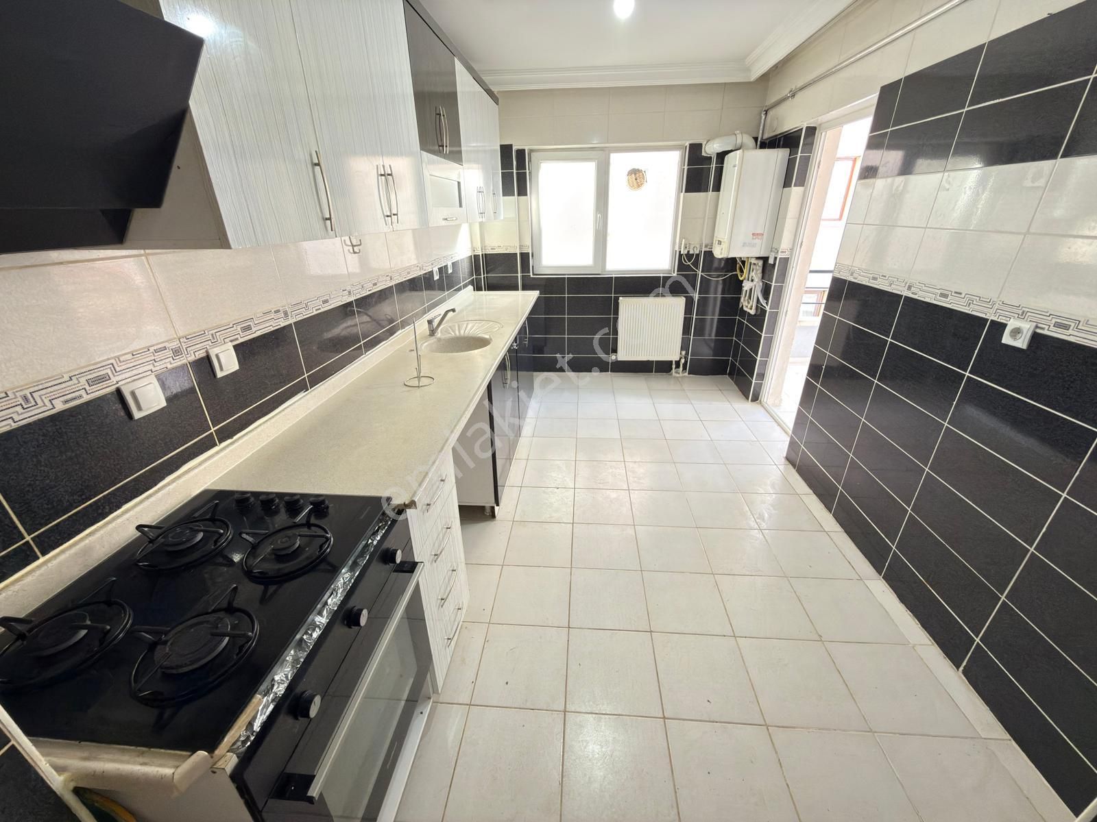 Ufuktepe Karakol Yakını Katta Teras Balkonlu 2+1 Kiralık Daire - Görsel 3