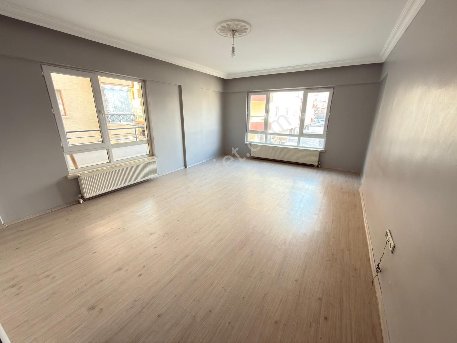 Ufuktepe Karakol Yakını Katta Teras Balkonlu 2+1 Kiralık Daire