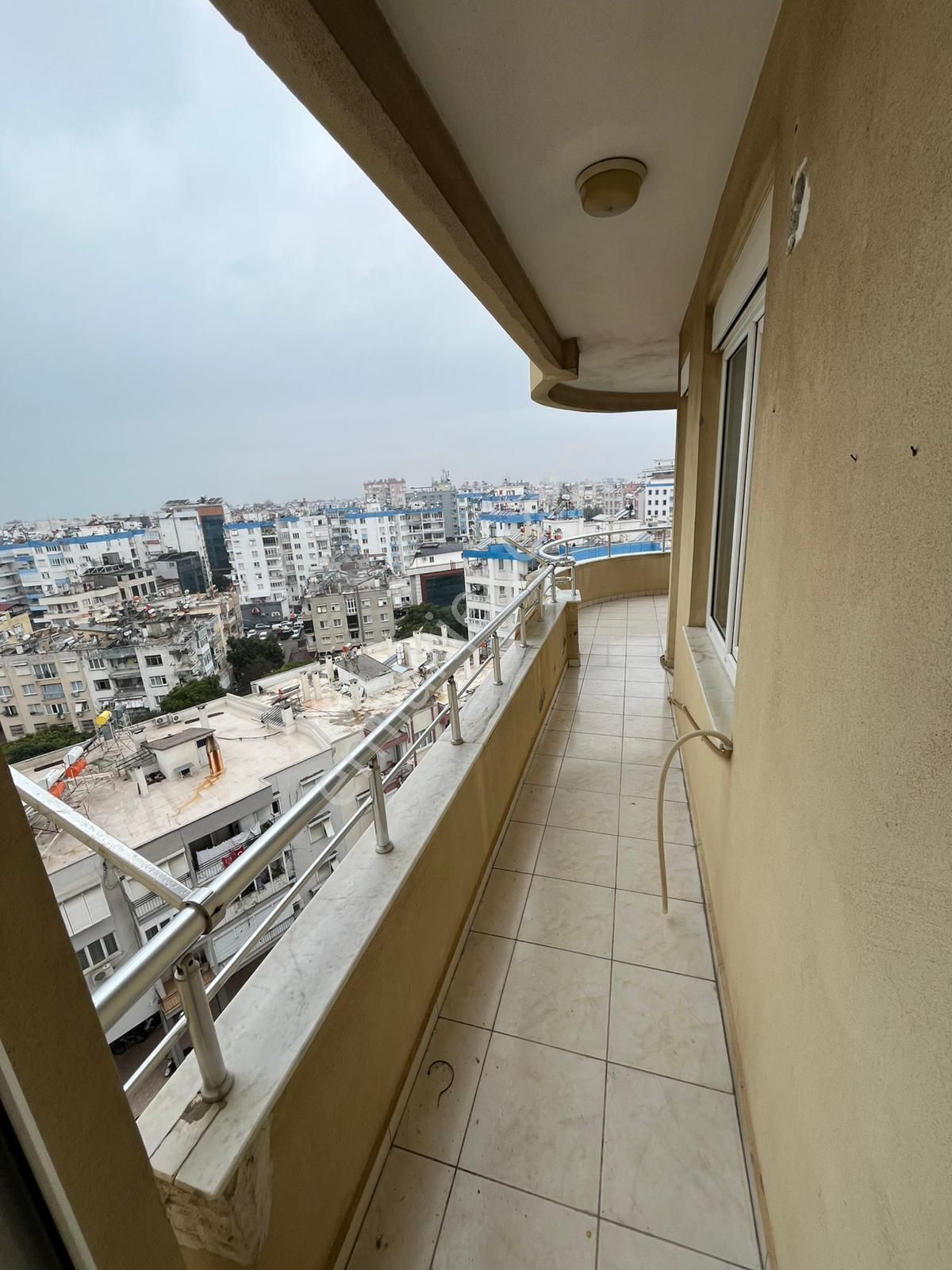 Antalya'nın Merkezinde Deniz Manzaralı Geniş Daire - Görsel 16