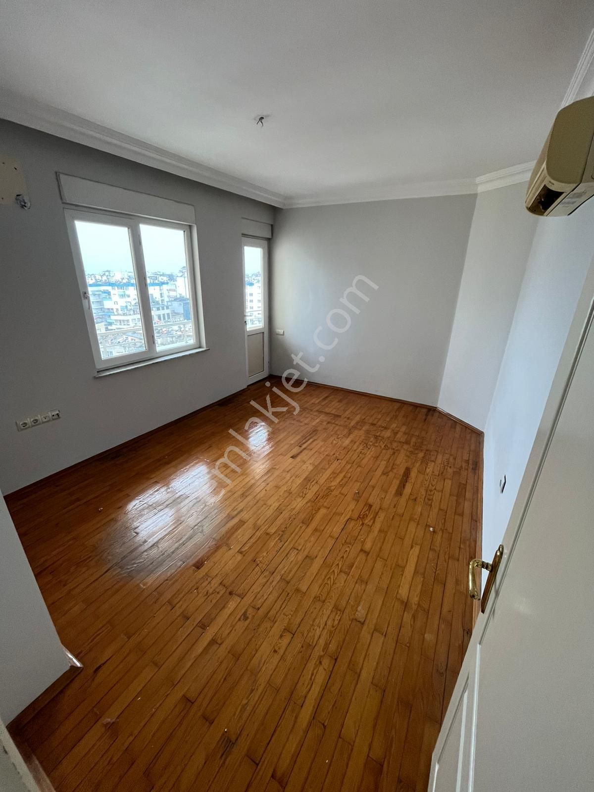 Antalya'nın Merkezinde Deniz Manzaralı Geniş Daire - Görsel 13