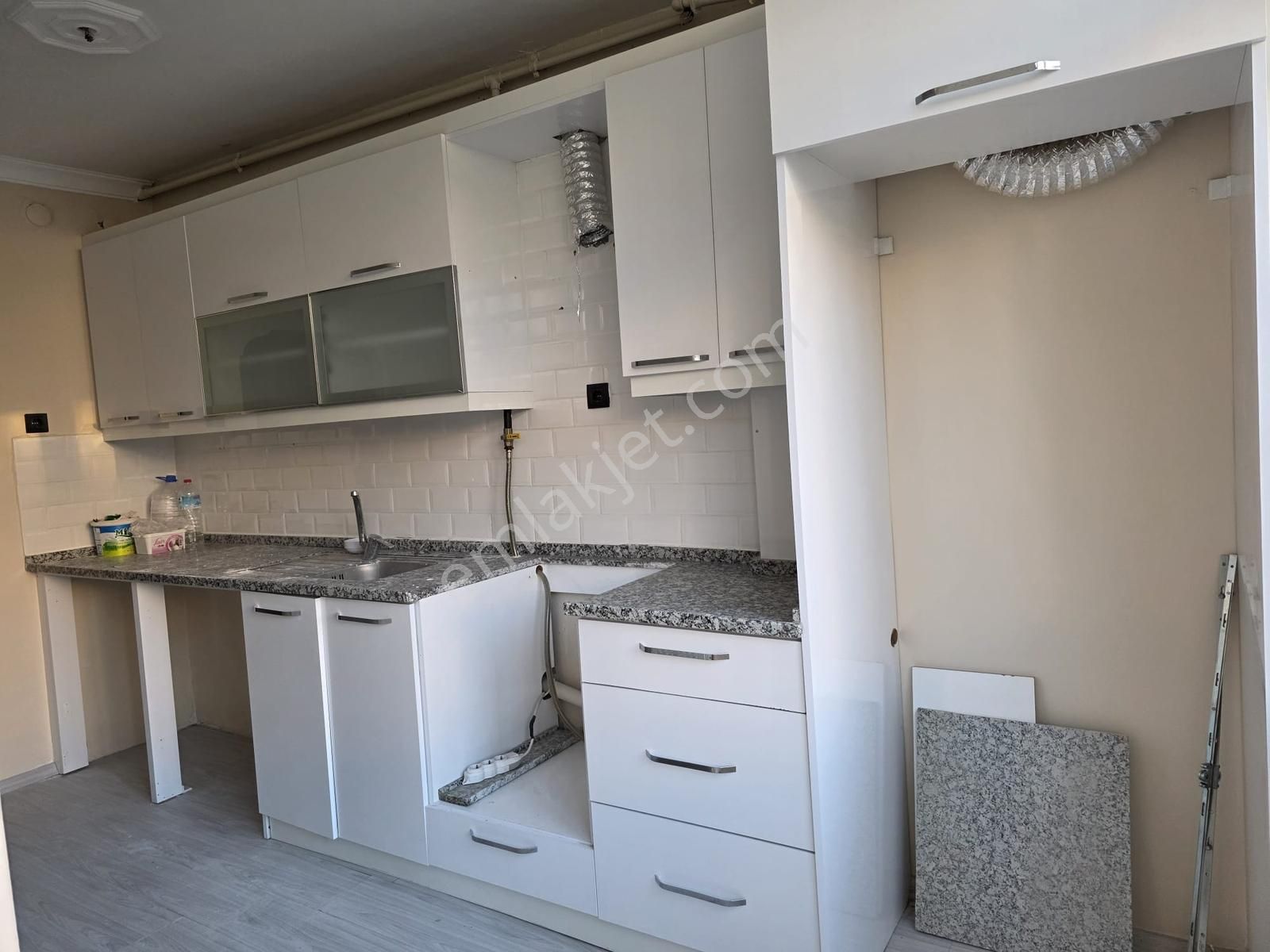 Buca Karanfil Mah. Yedigöller Yanı Ara Kat 3+1 D.gazlı Kiralık - Görsel 3