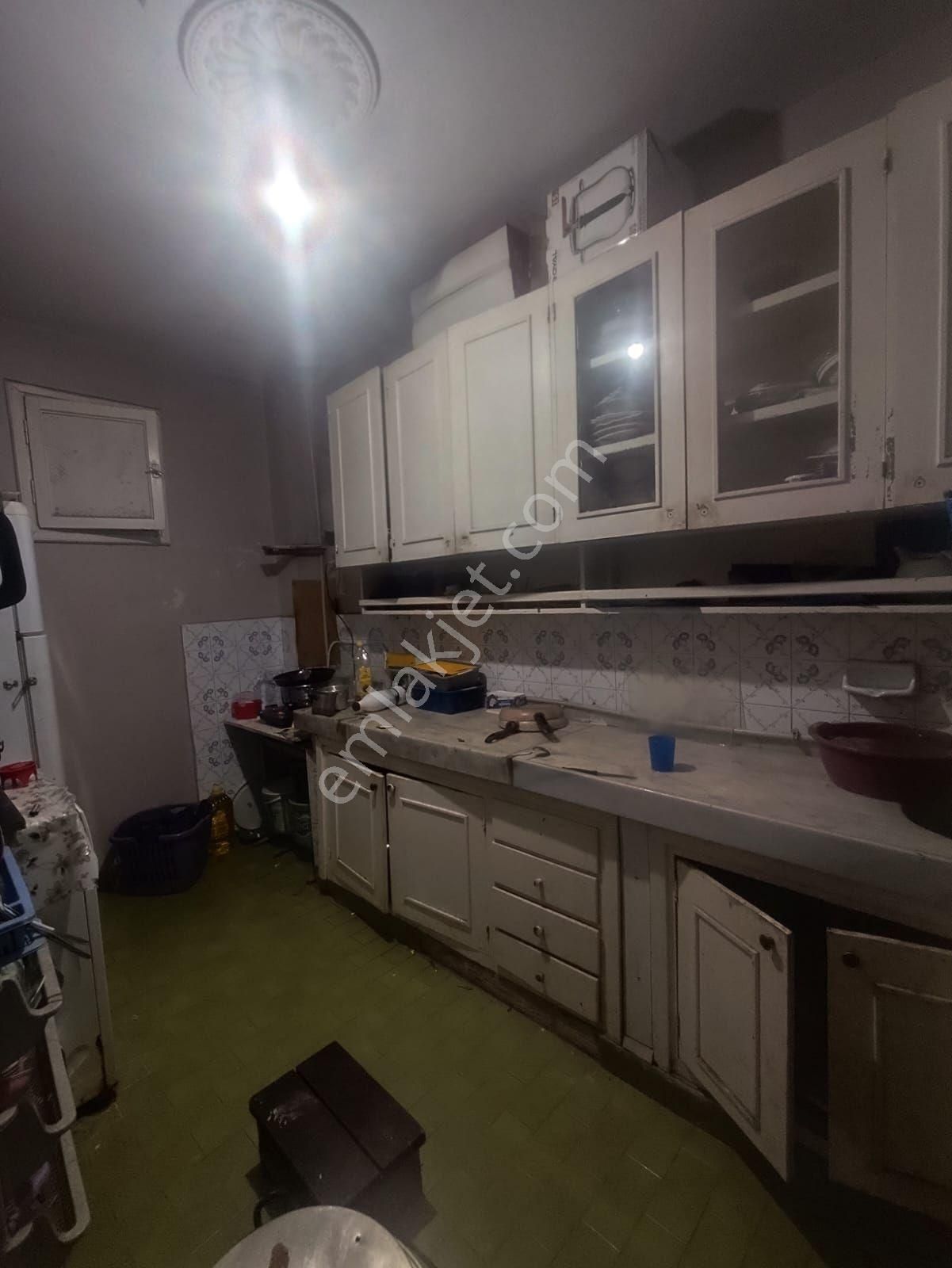 Gülpınar120 M² – 2 Katlı Komple Bina🛍 1. Kat: Caddeye Cepheli İşyeri🏠 2. Kat: 2+1 Daire - Görsel 3