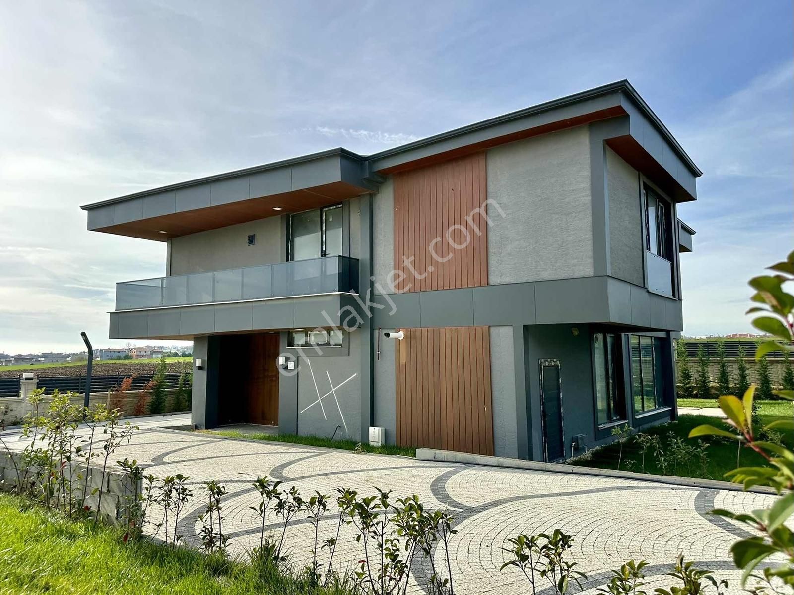 [kassel Yapı] Geniş Bahçeli & Havuzlu-site İçinde Fırsat Villa ! - Görsel 2